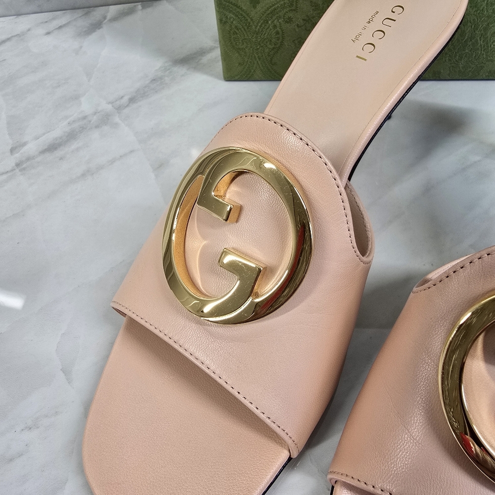 Gucci Blondie Blush Slide Sandals with Gold Logo - Picture 3 of 12